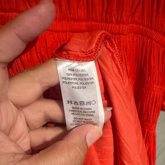 Elegant Red Satin Blouse - Picture 9 of 10